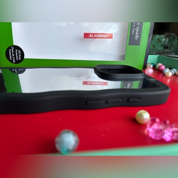 kate spade Black and White Wavy Phone Case,Case with Mirror,iPhone 16 pro max. - Picture 5 of 9